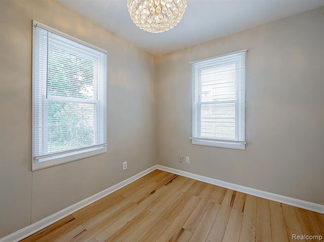53 E Hudson Avenue, Madison Heights, MI 48071