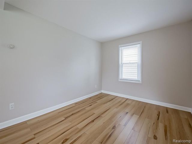 53 E Hudson Avenue, Madison Heights, MI 48071