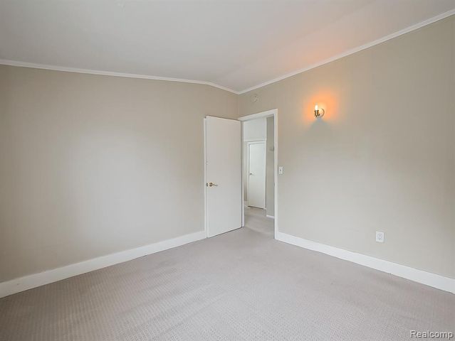53 E Hudson Avenue, Madison Heights, MI 48071