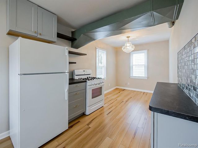 53 E Hudson Avenue, Madison Heights, MI 48071