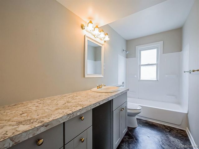 53 E Hudson Avenue, Madison Heights, MI 48071