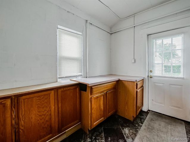53 E Hudson Avenue, Madison Heights, MI 48071