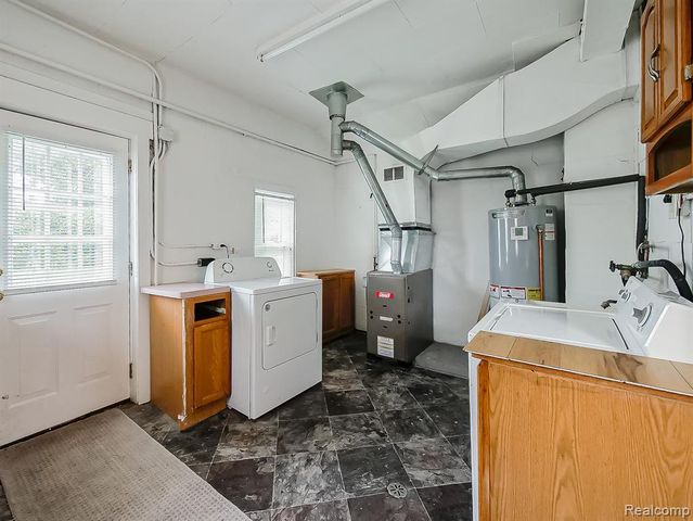 53 E Hudson Avenue, Madison Heights, MI 48071