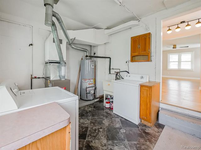 53 E Hudson Avenue, Madison Heights, MI 48071