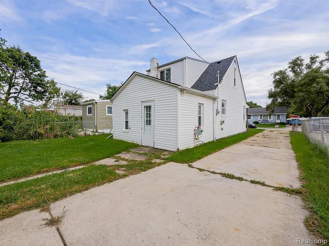 53 E Hudson Avenue, Madison Heights, MI 48071