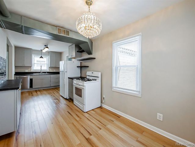 53 E Hudson Avenue, Madison Heights, MI 48071