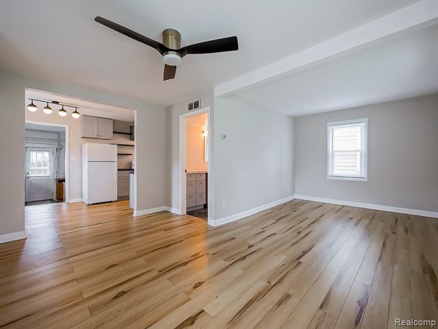 53 E Hudson Avenue, Madison Heights, MI 48071