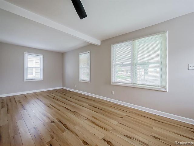 53 E Hudson Avenue, Madison Heights, MI 48071
