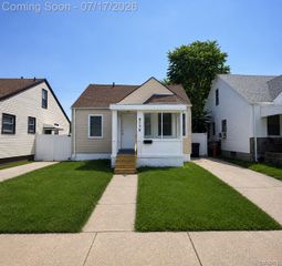 9176 Winthrop Street, Detroit, MI 48228