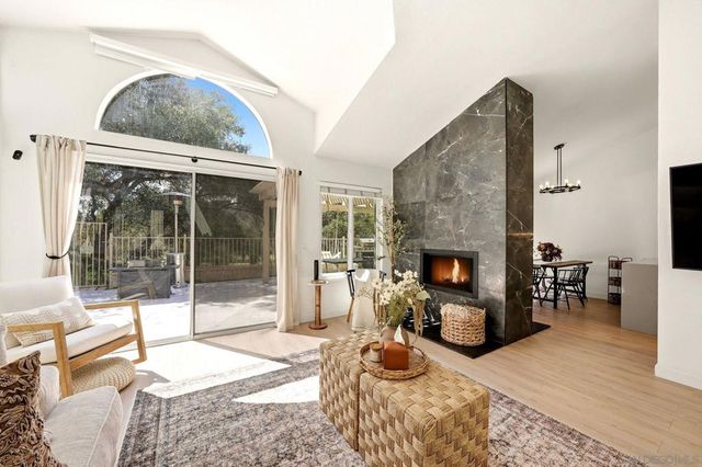 8981 Circle R View, Escondido, CA 92026