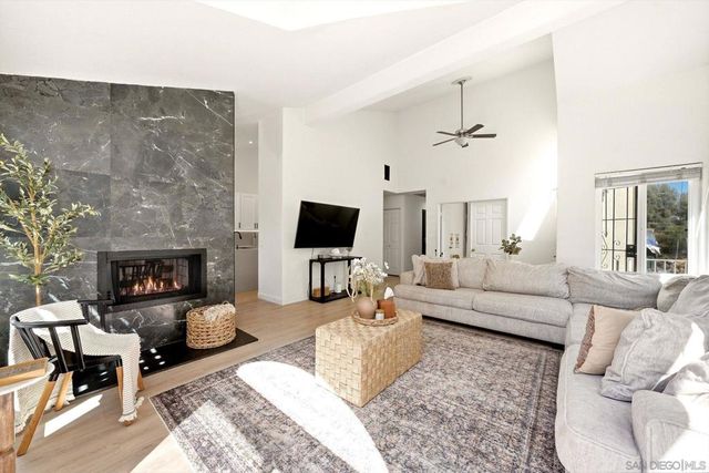 8981 Circle R View, Escondido, CA 92026