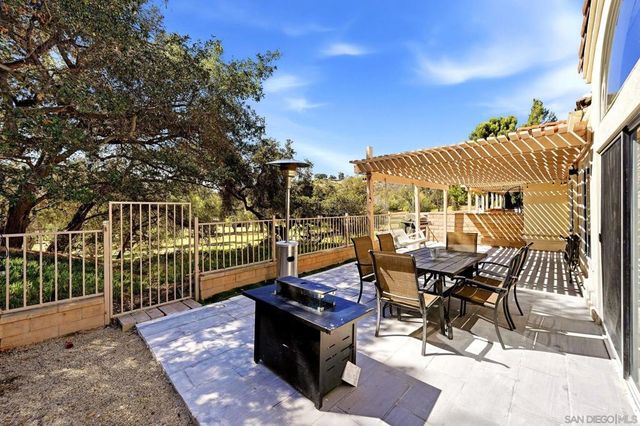 8981 Circle R View, Escondido, CA 92026