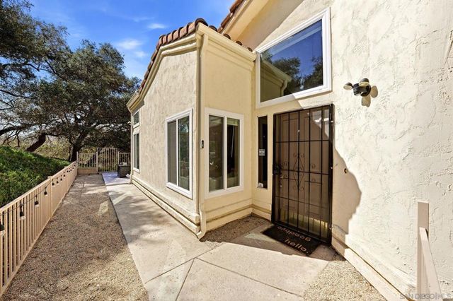 8981 Circle R View, Escondido, CA 92026