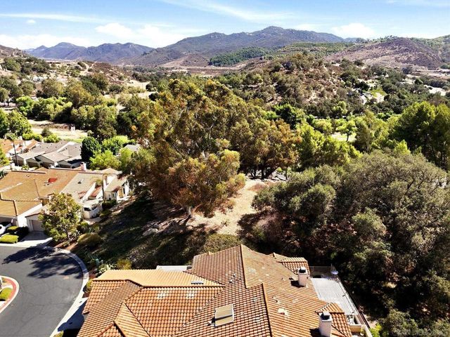 8981 Circle R View, Escondido, CA 92026