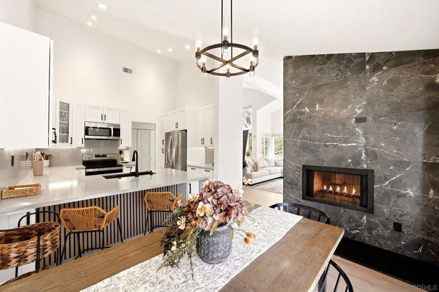 8981 Circle R View, Escondido, CA 92026