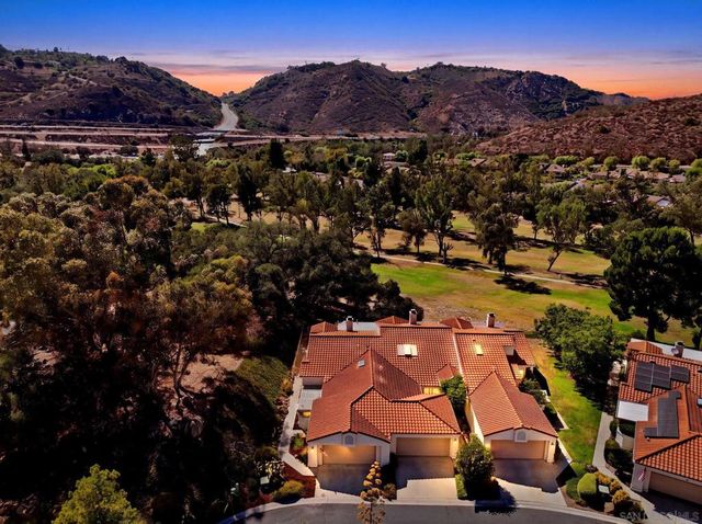8981 Circle R View, Escondido, CA 92026