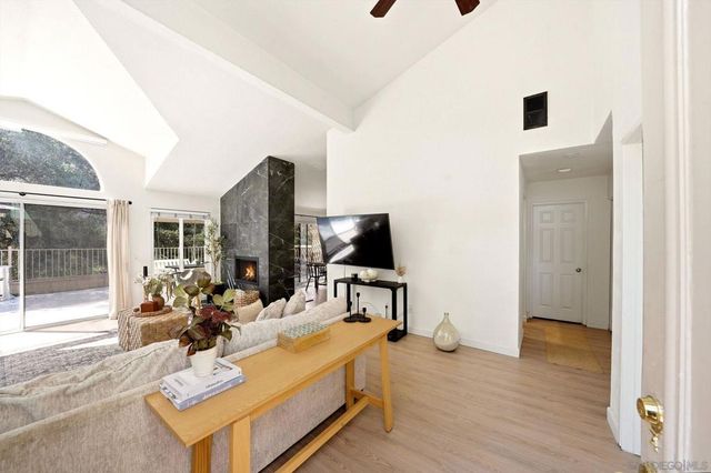 8981 Circle R View, Escondido, CA 92026