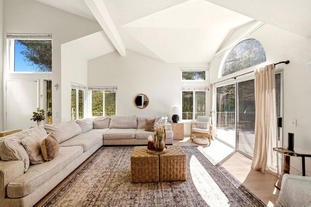 8981 Circle R View, Escondido, CA 92026