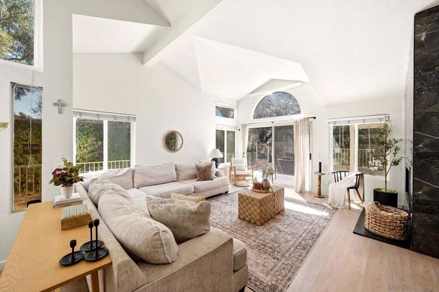 8981 Circle R View, Escondido, CA 92026