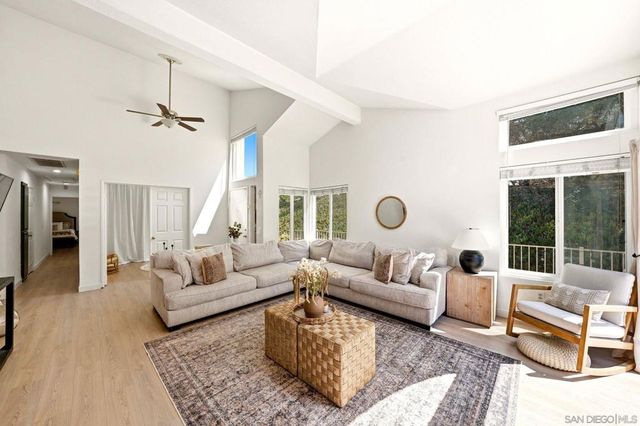 8981 Circle R View, Escondido, CA 92026