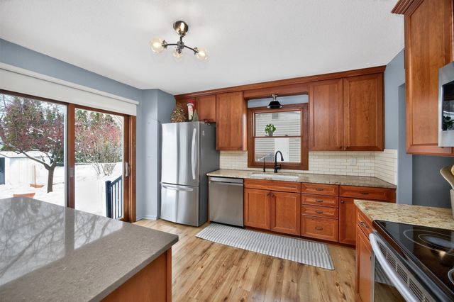 4112 75th Street, Urbandale, IA 50322