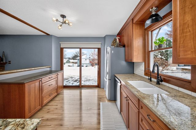 4112 75th Street, Urbandale, IA 50322