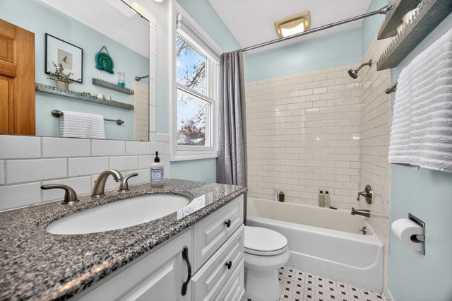 4112 75th Street, Urbandale, IA 50322