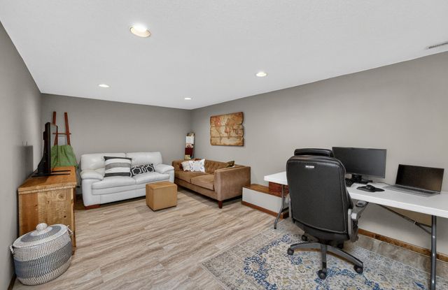 4112 75th Street, Urbandale, IA 50322