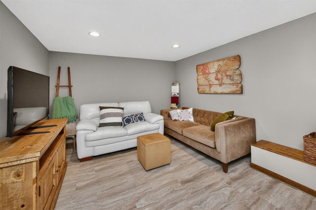 4112 75th Street, Urbandale, IA 50322