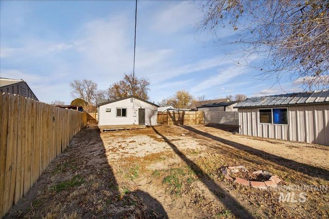 119 Holly St, Caldwell, ID 83605