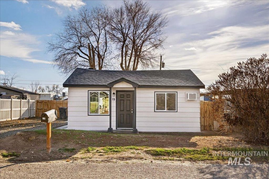 119 Holly St, Caldwell, ID 83605