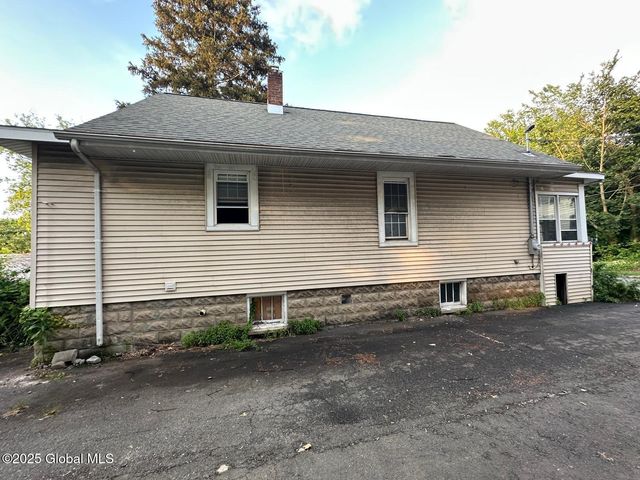 7 Frost Place, Albany, NY 12205