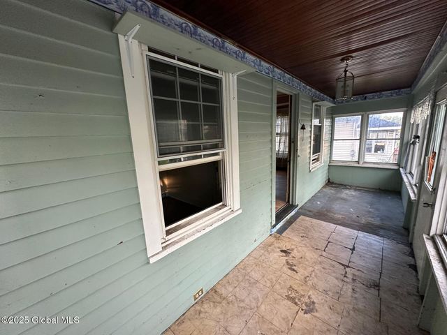 7 Frost Place, Albany, NY 12205