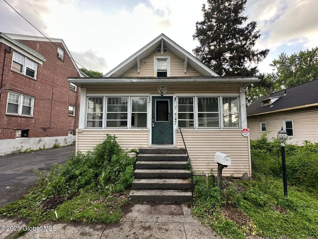 7 Frost Place, Albany, NY 12205