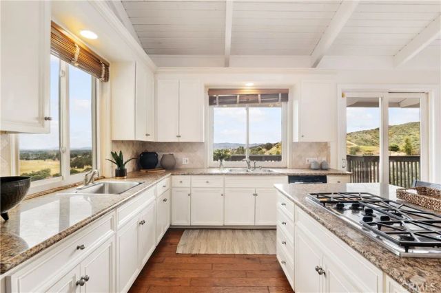 8462 Hillcroft Drive, West Hills, CA 91304