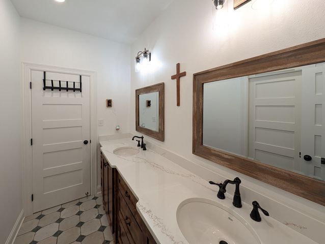805 County Road 3802, Bullard, TX 75757