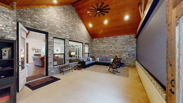 805 County Road 3802, Bullard, TX 75757