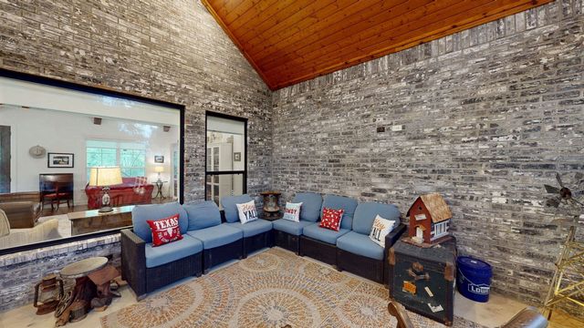 805 County Road 3802, Bullard, TX 75757