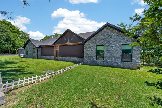805 County Road 3802, Bullard, TX 75757