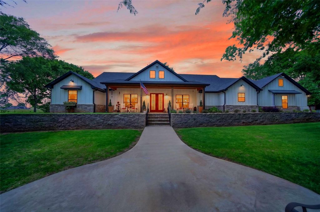 805 County Road 3802, Bullard, TX 75757