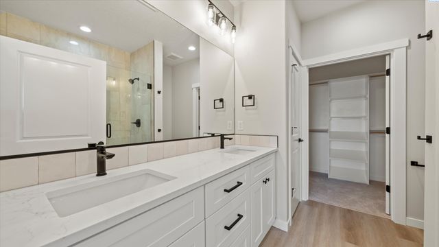 1374 Kalani Ct, West Richland, WA 99353