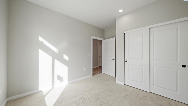 1374 Kalani Ct, West Richland, WA 99353