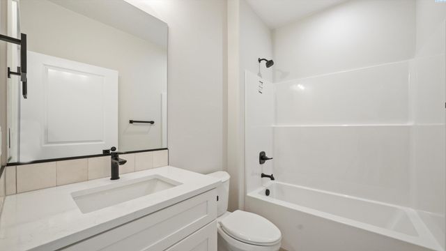 1374 Kalani Ct, West Richland, WA 99353