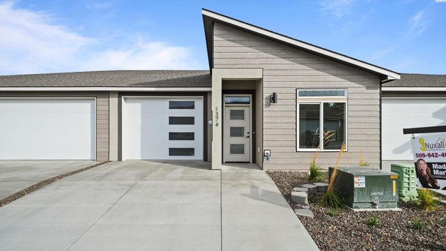 1374 Kalani Ct, West Richland, WA 99353