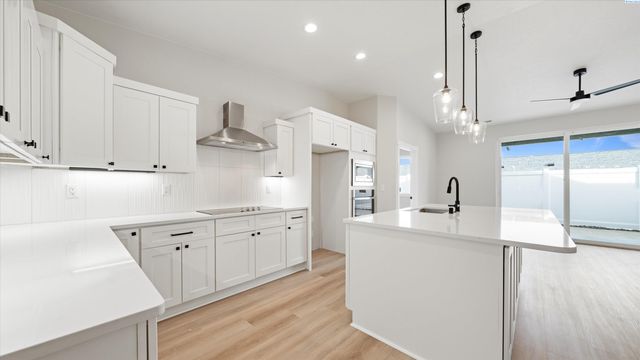 1374 Kalani Ct, West Richland, WA 99353