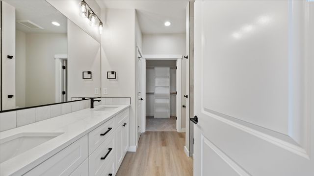 1374 Kalani Ct, West Richland, WA 99353