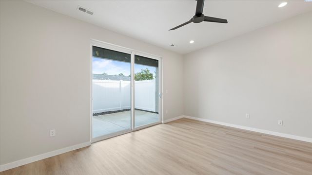 1374 Kalani Ct, West Richland, WA 99353