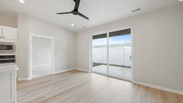 1374 Kalani Ct, West Richland, WA 99353