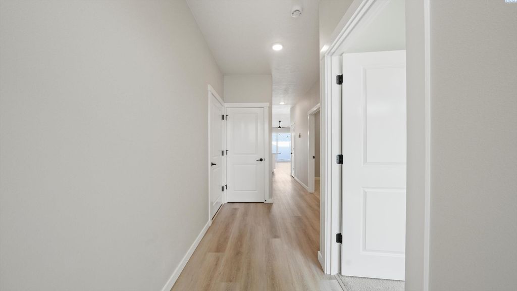 1374 Kalani Ct, West Richland, WA 99353