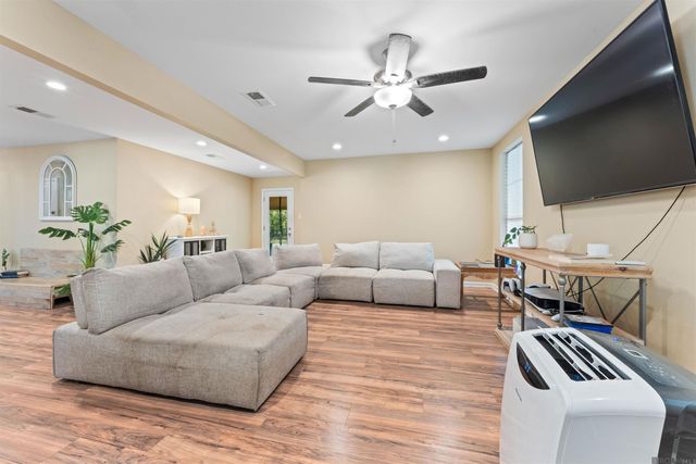 2060 S Woodcrest St, Denham Springs, LA 70726